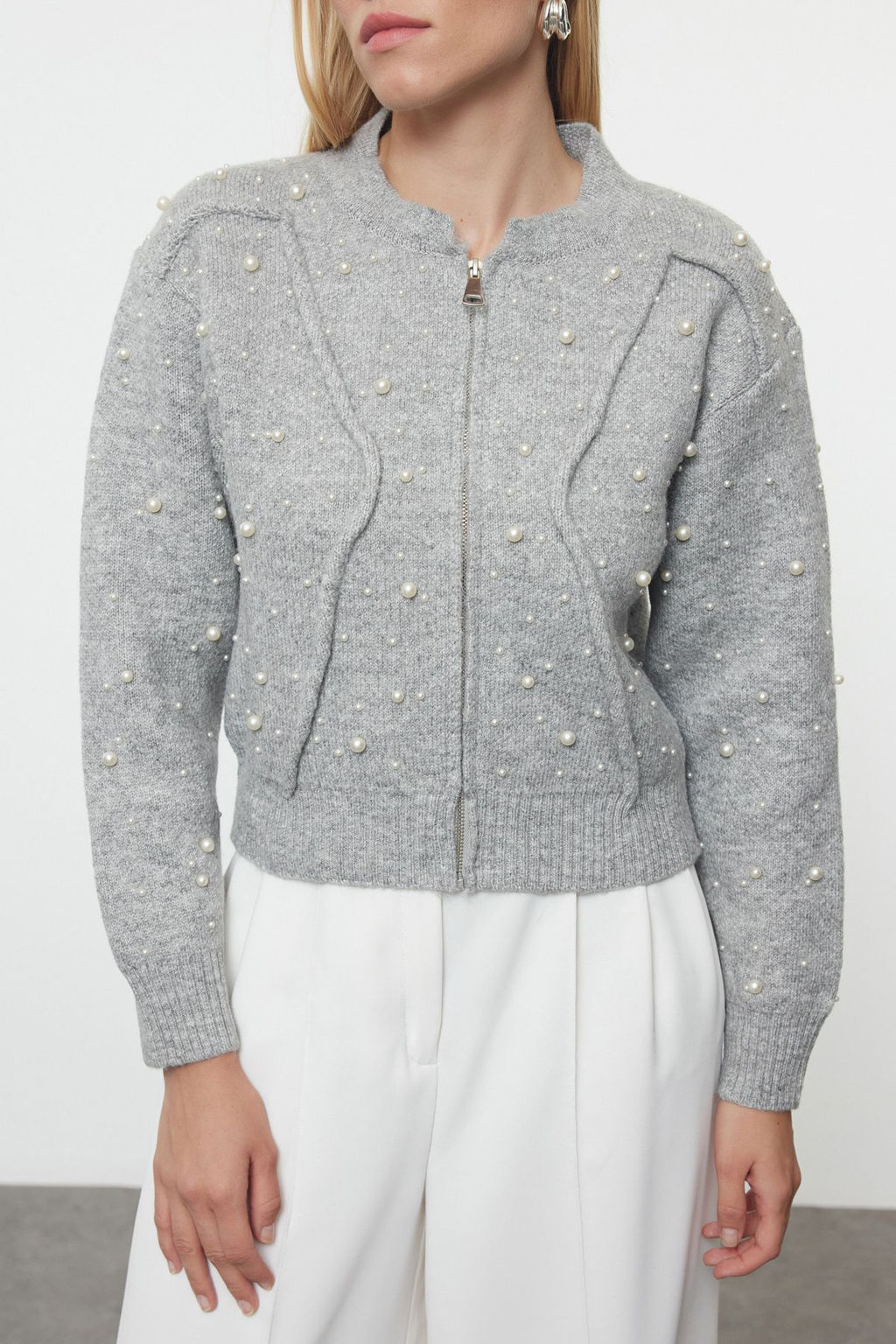 Gri Yumusak Dokulu Fermuarl? Tas Islemeli Ceket Gorunumlu Triko H?rka TWOAW25HI00168