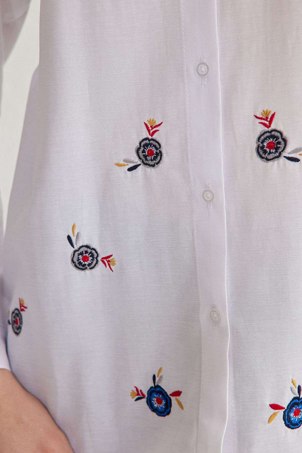 TRENDYOLMILLA Beyaz Over All Nak?s Detayl? Oversize Genis Kal?p Dokuma Gomlek TWOSS25GO00094  фото 5