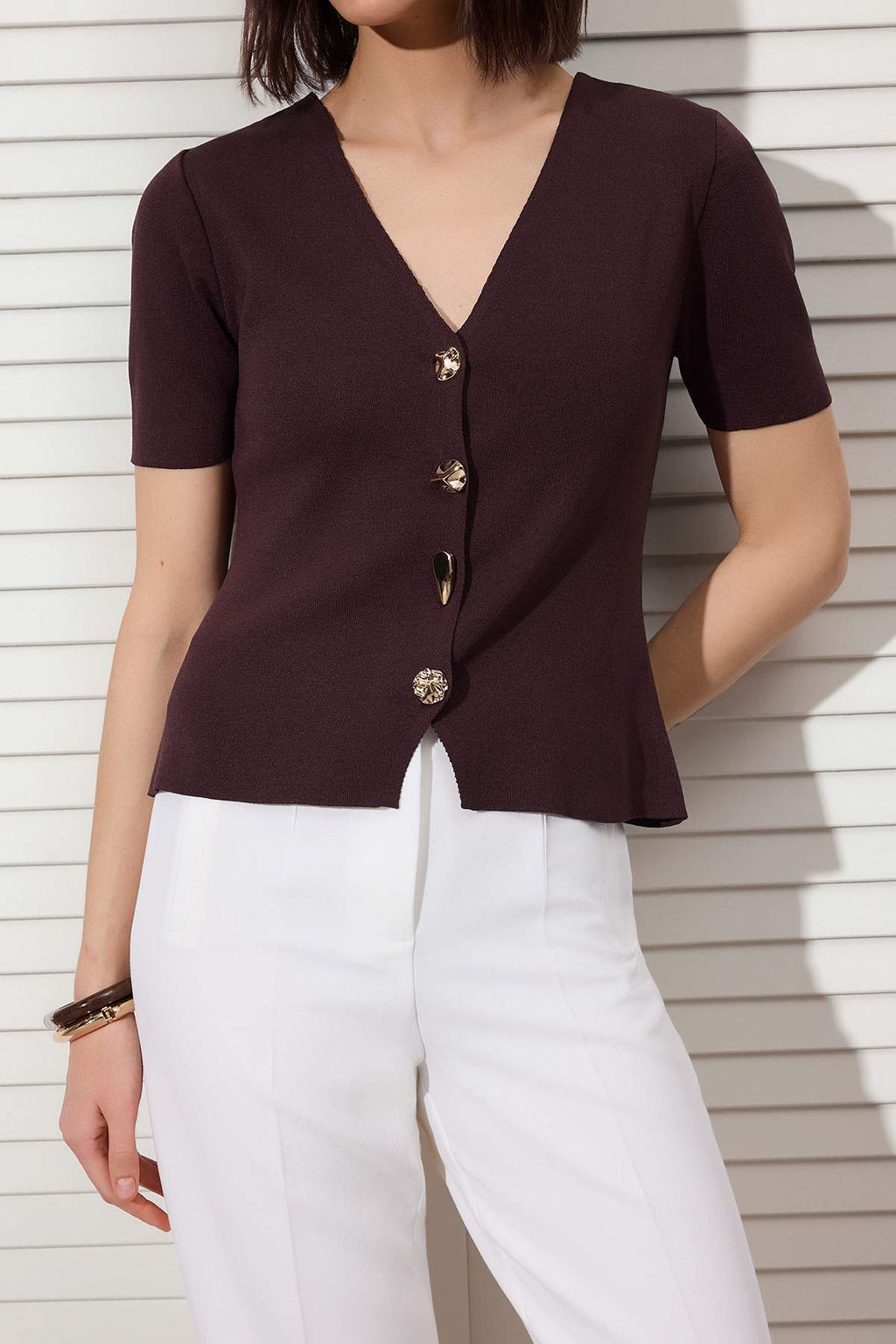 Kahverengi Dugme Detayl? V Yaka Triko Bluz TWOSS26BZ00129