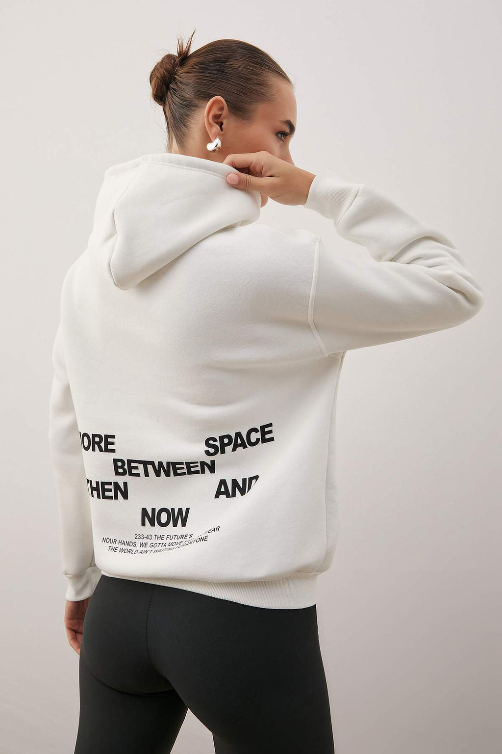 Ekru Kal?n Ici Polarl? Kapusonlu On ve Arka Bask?l? Orme Sweatshirt TWOAW26SW00241 - Trendyolmilla фото 3