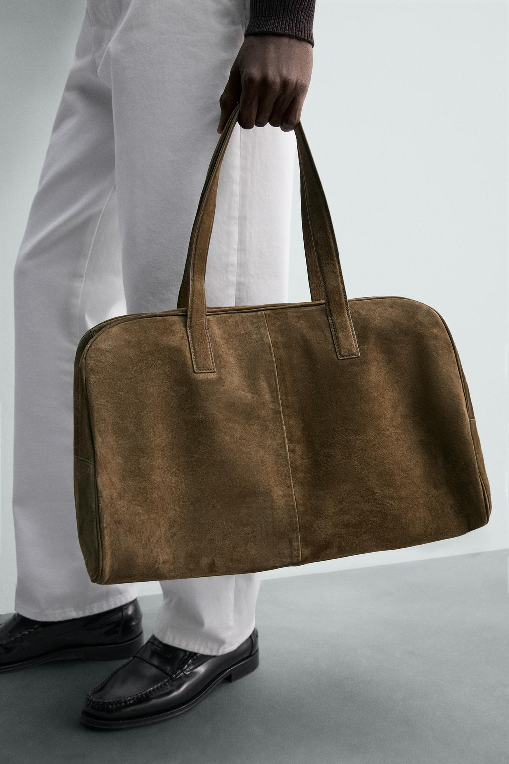 M LEATHER TRAVEL BAG
