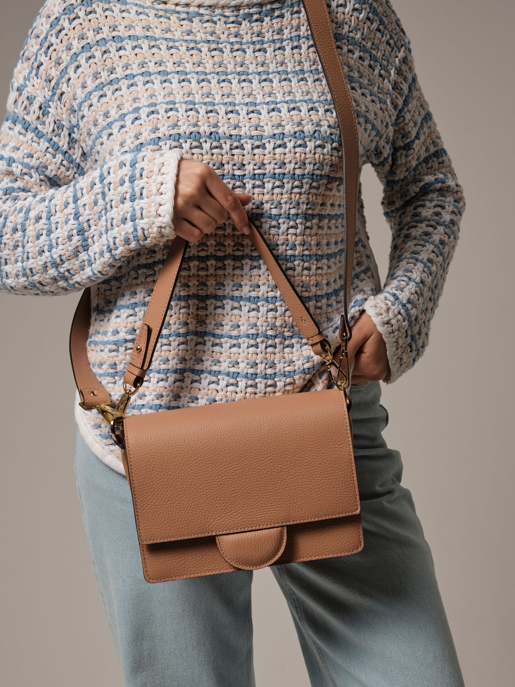 Сумка кожаная Deboro 30574 бежевая нуга