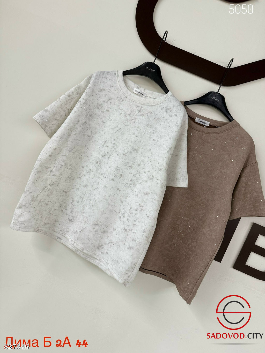 Футболка женская со стразами