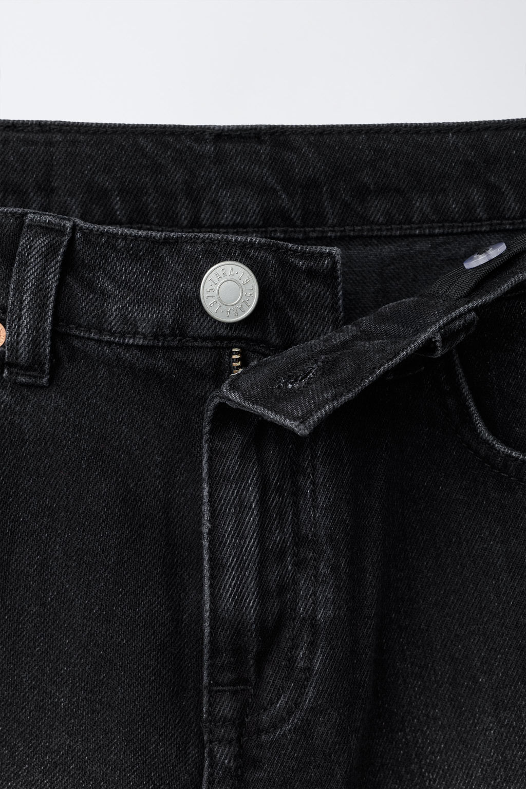 JEANS FLARE DESFLECADO / Negro - Zara фото 3
