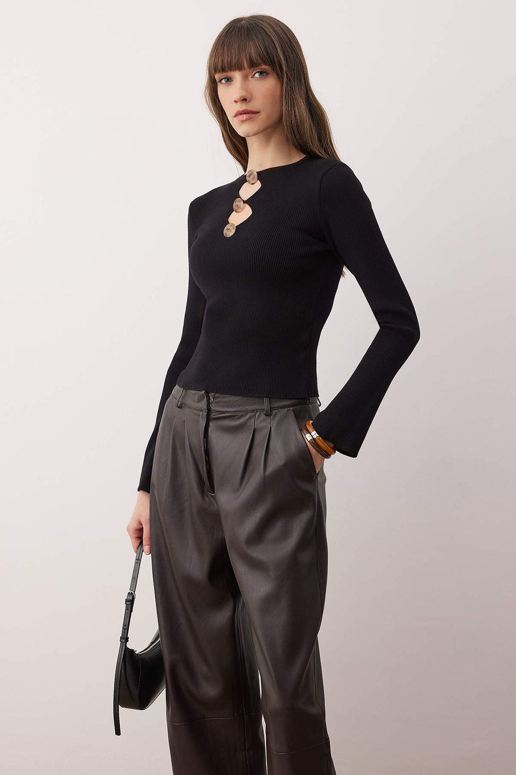 Siyah Aksesuar ve Cut Out/Pencere Detayl? Triko Kazak TWOAW26KZ00255 - Trendyolmilla фото 2