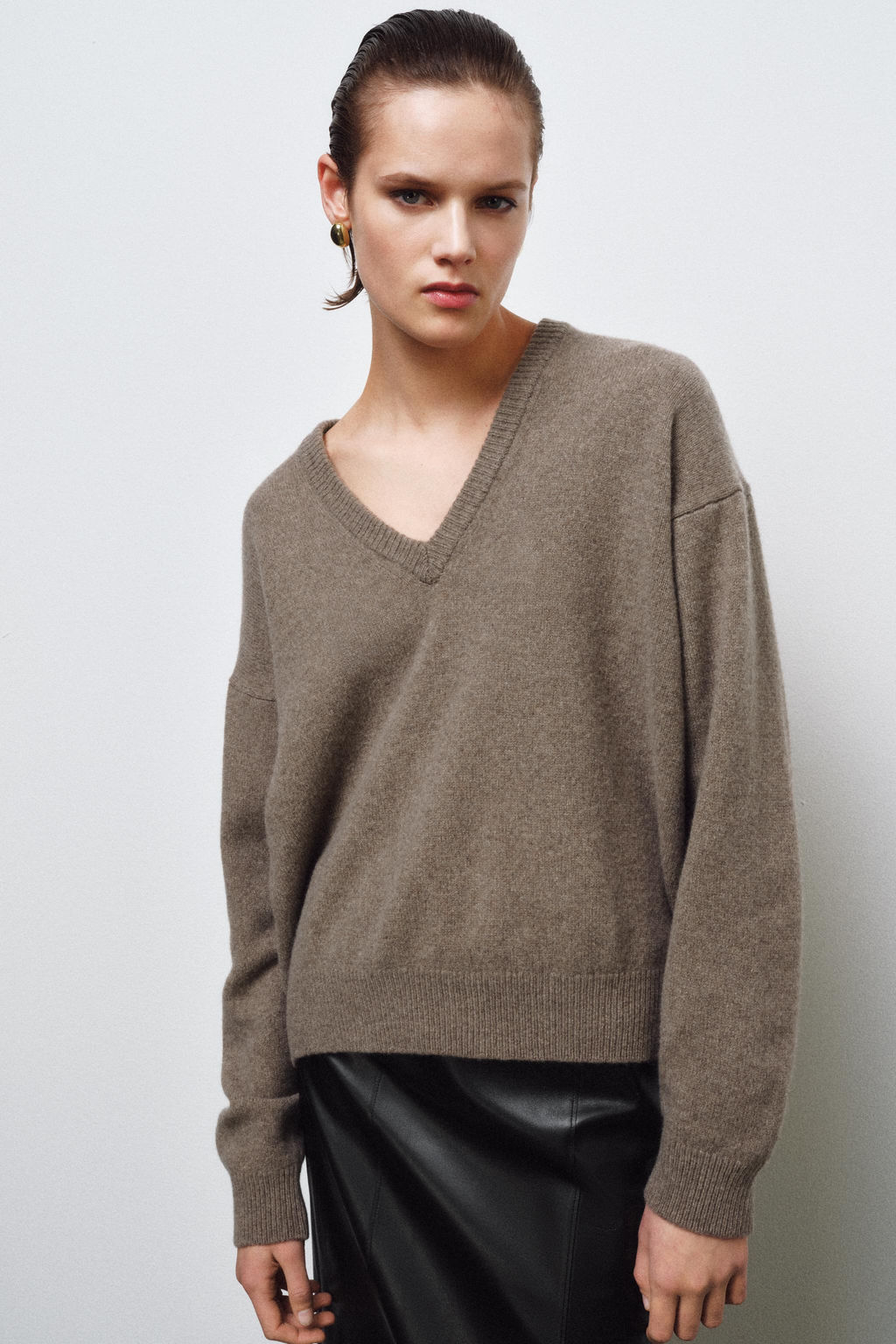 CASHMERE AND WOOL V-NECK JUMPER - Zara фото 5