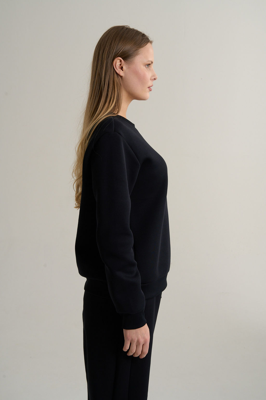 Свитшот Черный TRN ESSENTIAL Sweatshirt