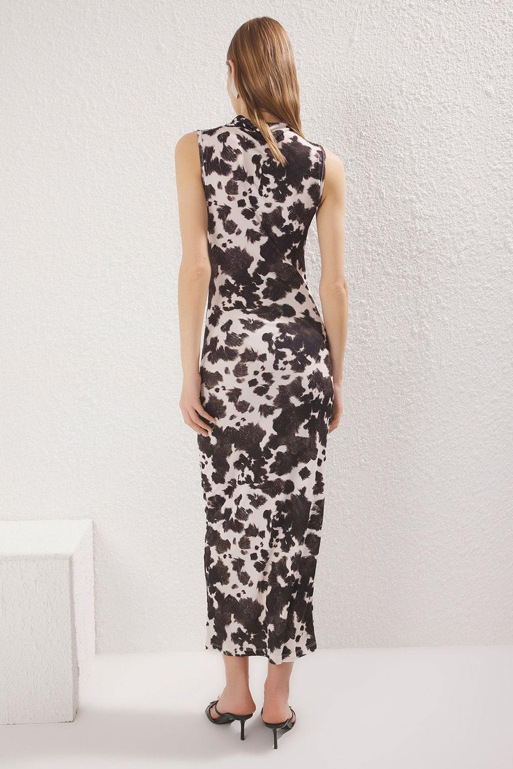 Koyu Kahverengi Inek Bask?l? Maxi S?f?r Kol Drapeli Bodycone Esnek Orme Elbise TWOSS24EL00101