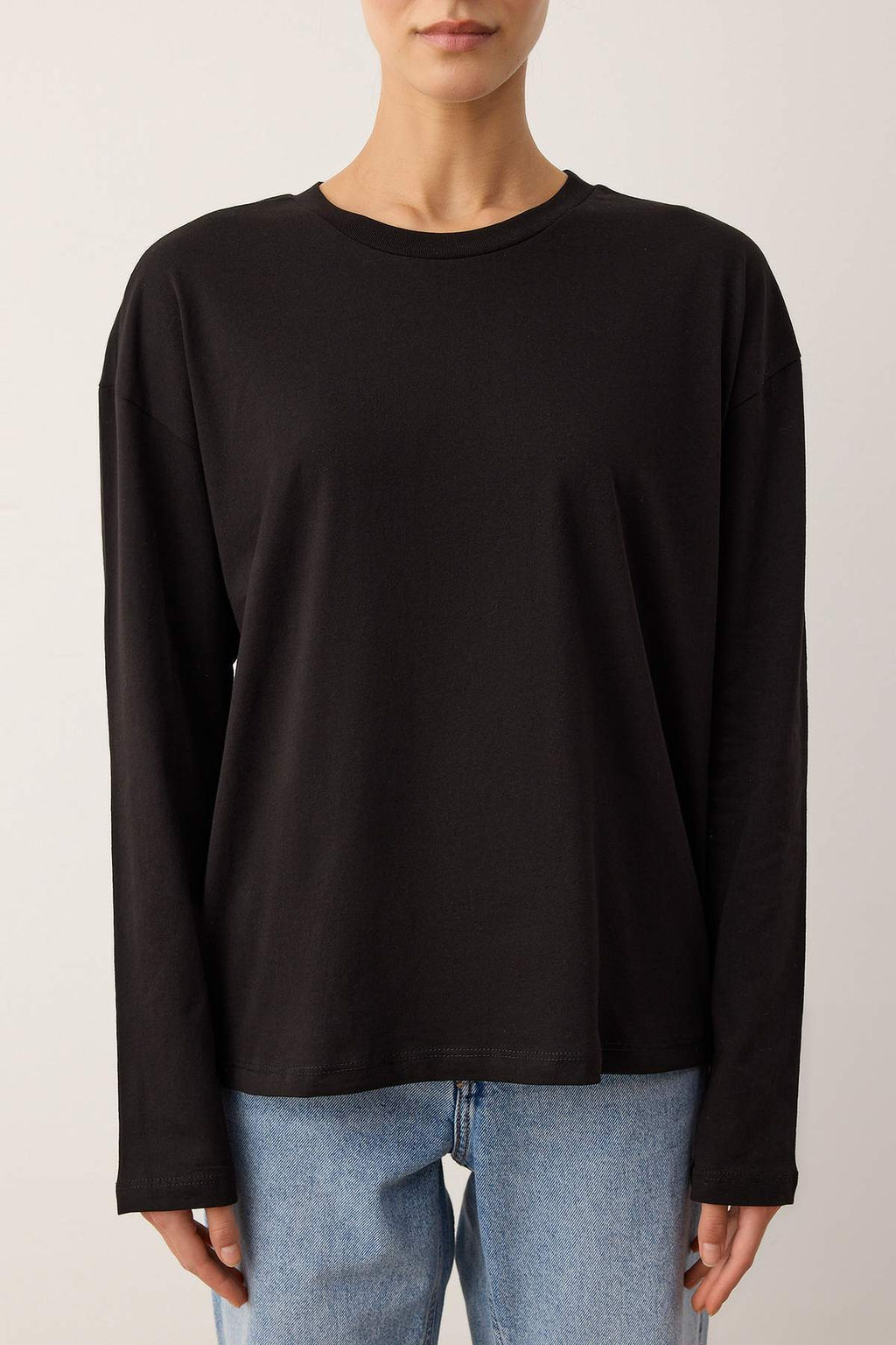 TRENDYOLMILLA Siyah-Beyaz 2li Paket %100 Suprem Oversize/Genis Kesim Orme T-Shirt TWOAW25TS00004  фото 20