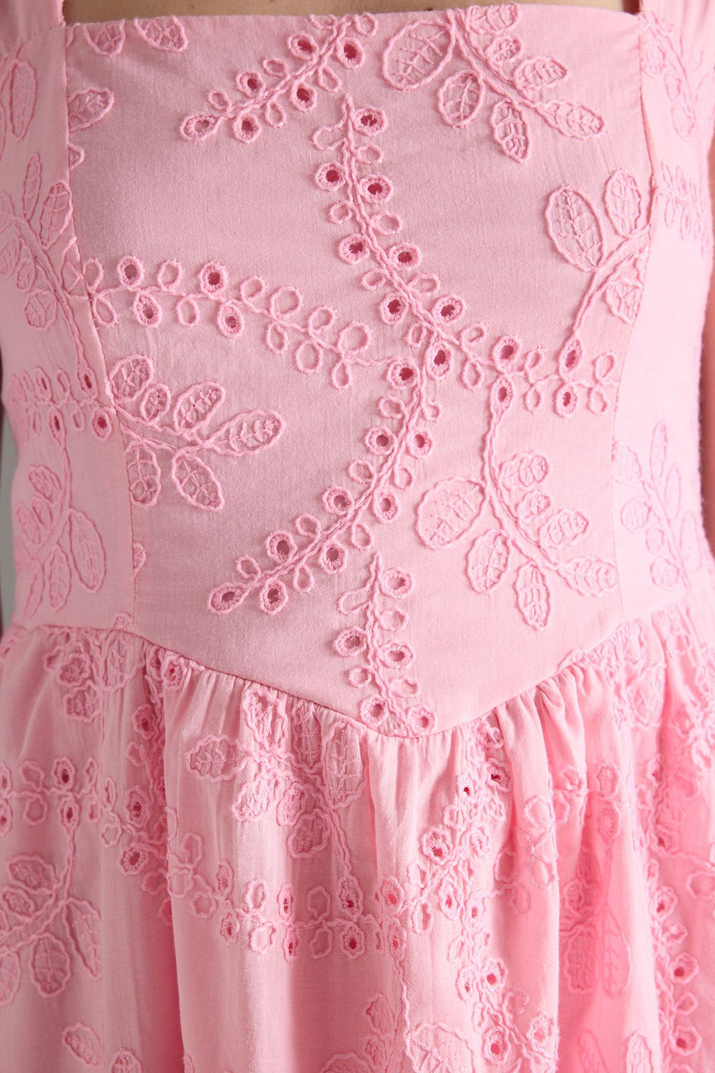 TRENDYOLMILLA Sar? Etegi Belden Ac?lan Mini Brode Dokuma Elbise TWOSS25EL00448  фото 3