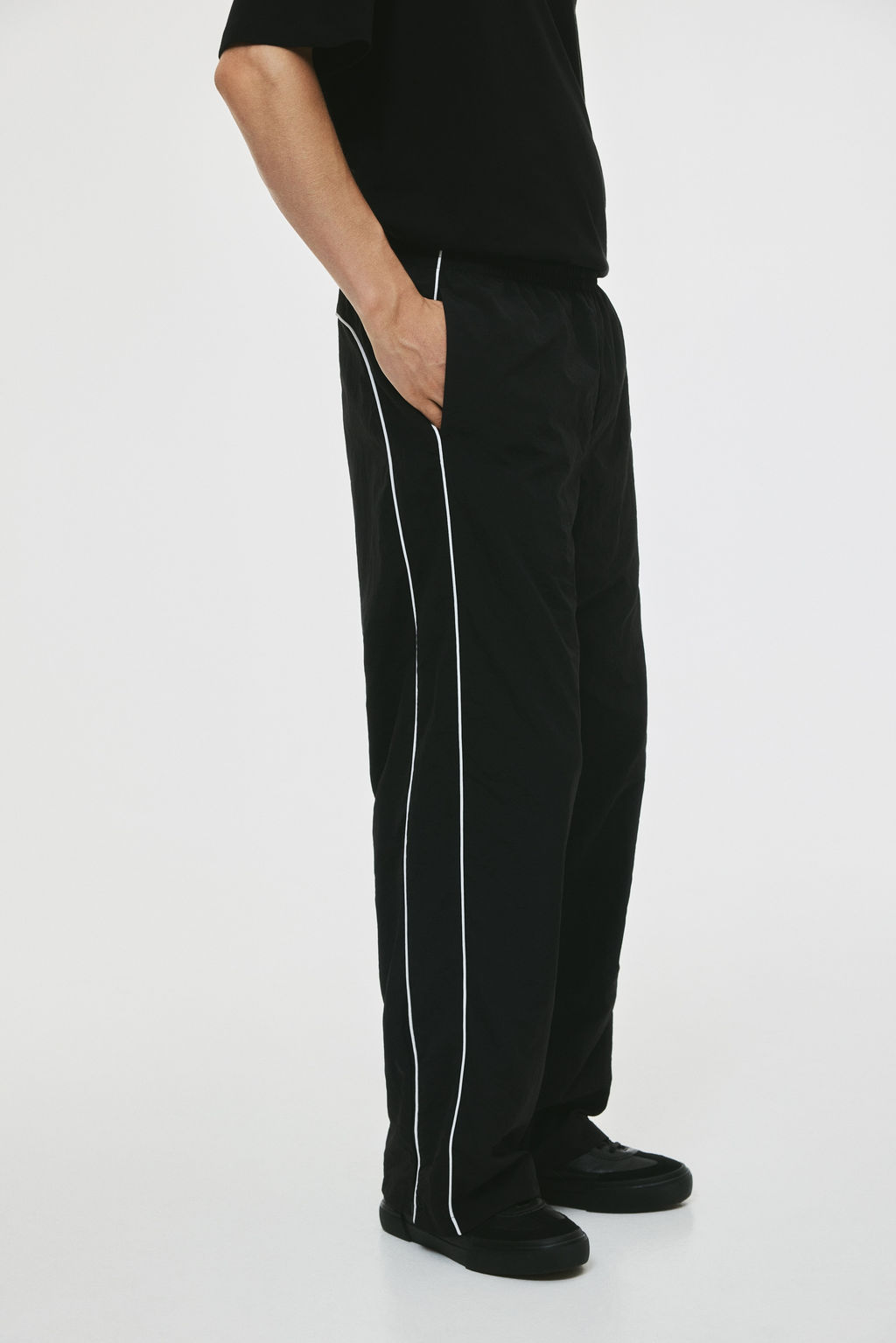 Pantal?n de ch?ndal en nailon Relaxed Fit - H&m фото 4