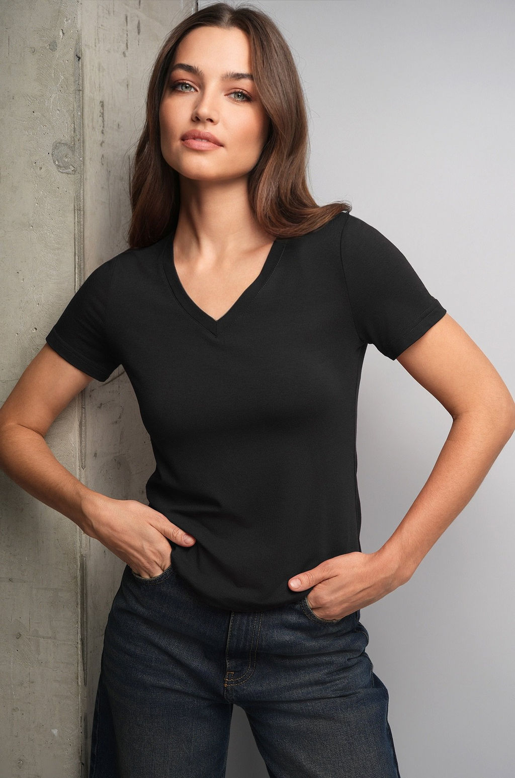 Женская футболка из вискозы с V-вырезом Happyfox