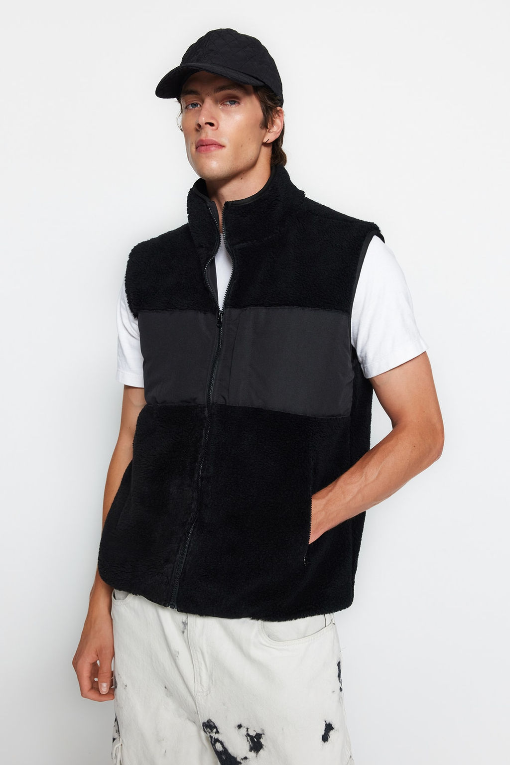 Trendyolmilla Man Siyah Regular Fit Dik Yaka Kumas Bloklu Pelus K?sl?k Yelek TMNAW24YE00000  фото 3