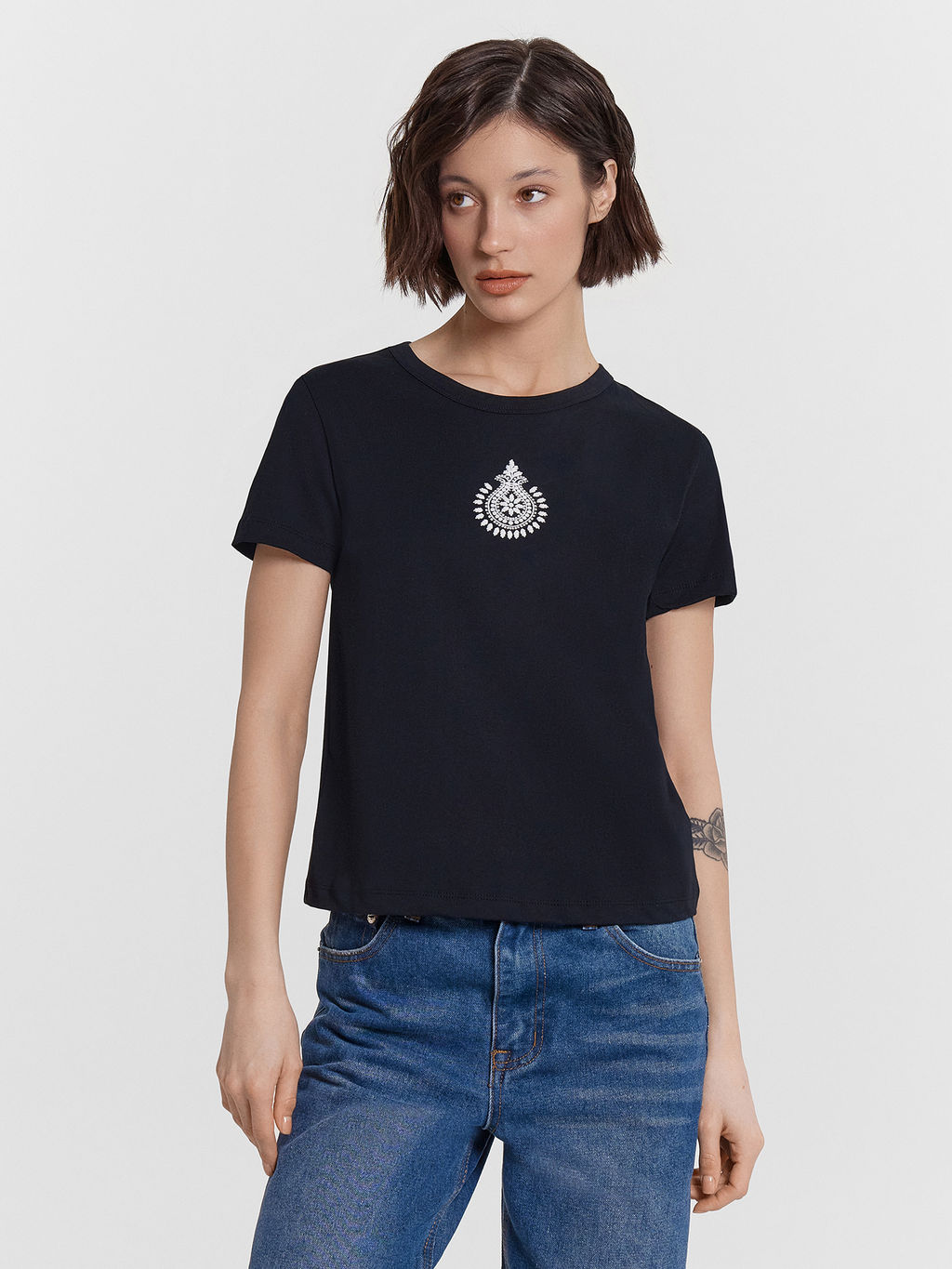 Футболка женская черная с принтом