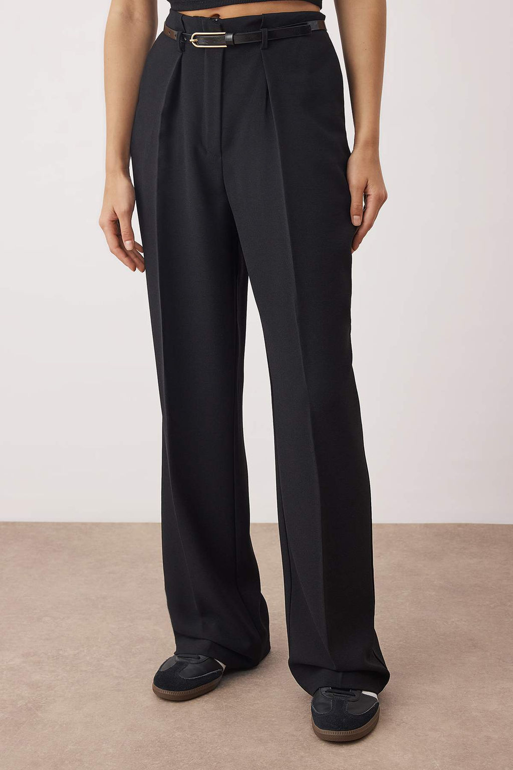 Siyah Kemerli Dusuk Bel Wide Leg/Genis Paca Dokumlu Kumas Pantolon TWOAW26PL00068 - Trendyolmilla фото 3