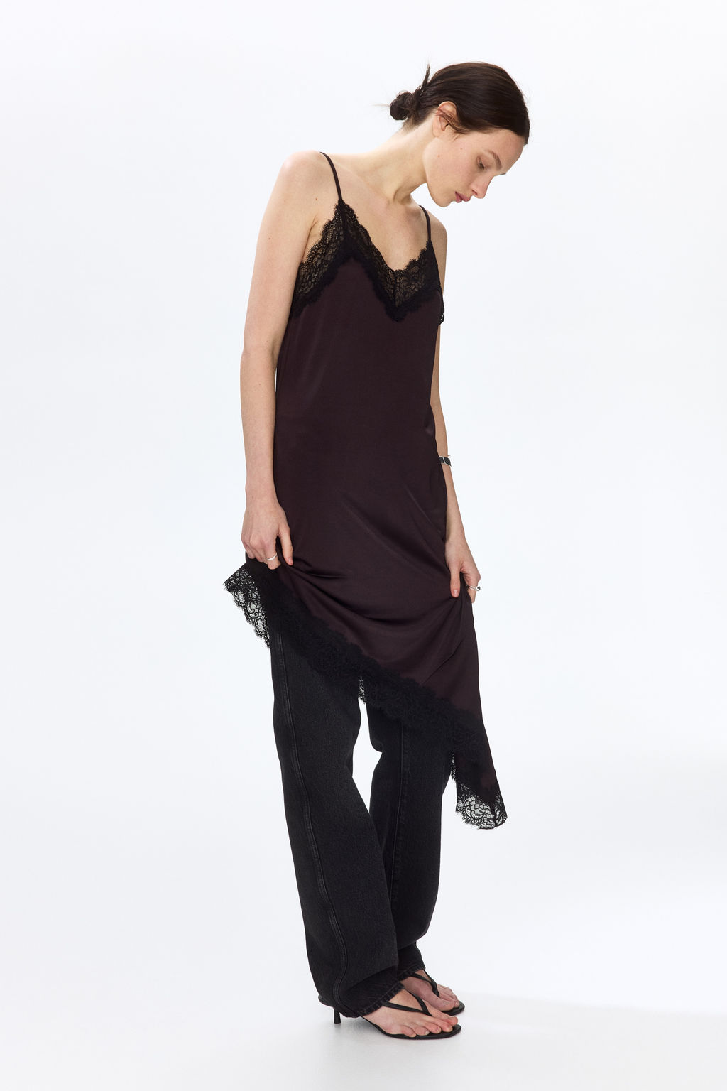 Vestido de tirantes con ribetes de encaje - H&m фото 11