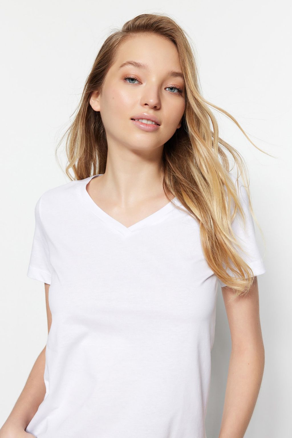 Siyah-Beyaz %100 Pamuk 2li Paket Basic V Yaka Orme T-Shirt TWOSS23TS00002