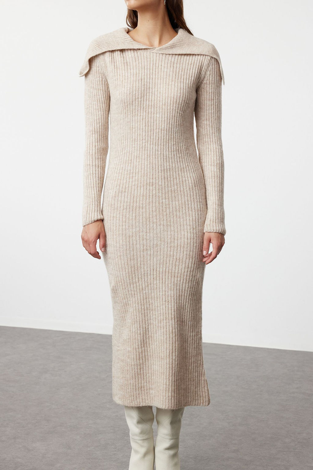 TRENDYOLMILLA Antrasit Midi Triko Yumusak Dokulu Devrik Yaka Elbise TWOAW25EL00016  фото 10