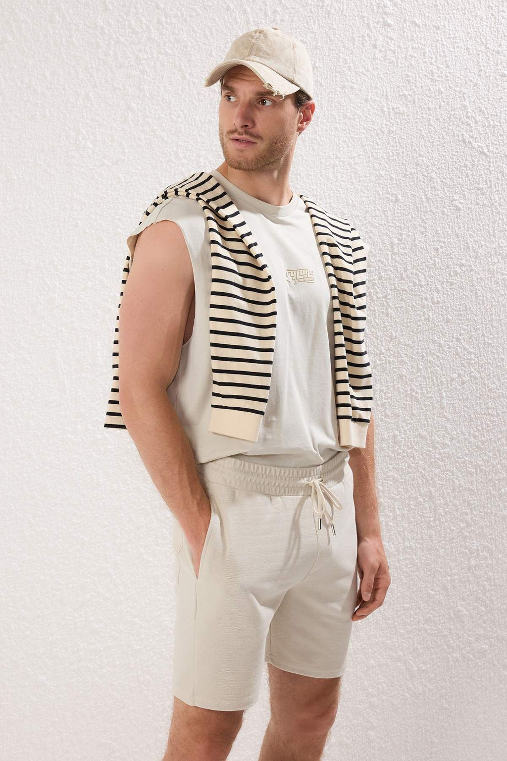 TRENDYOL MAN Haki Regular/Normal Kesim Dokulu Premium Sort & Bermuda TMNSS25SR00014 - Trendyolmilla фото 2