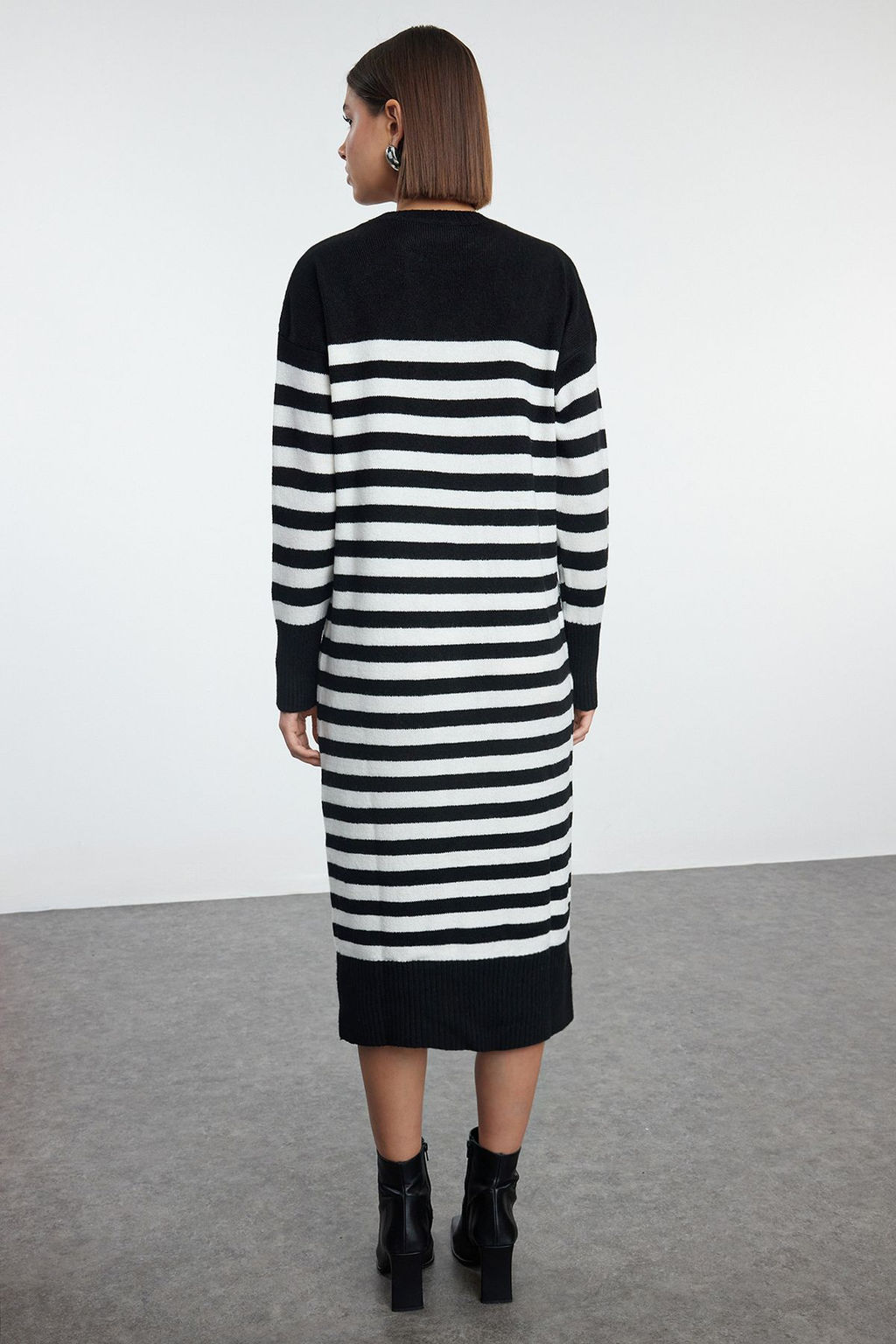 Siyah Cizgili Maxi Triko Yumusak Dokulu Elbise TWOAW25EL00080