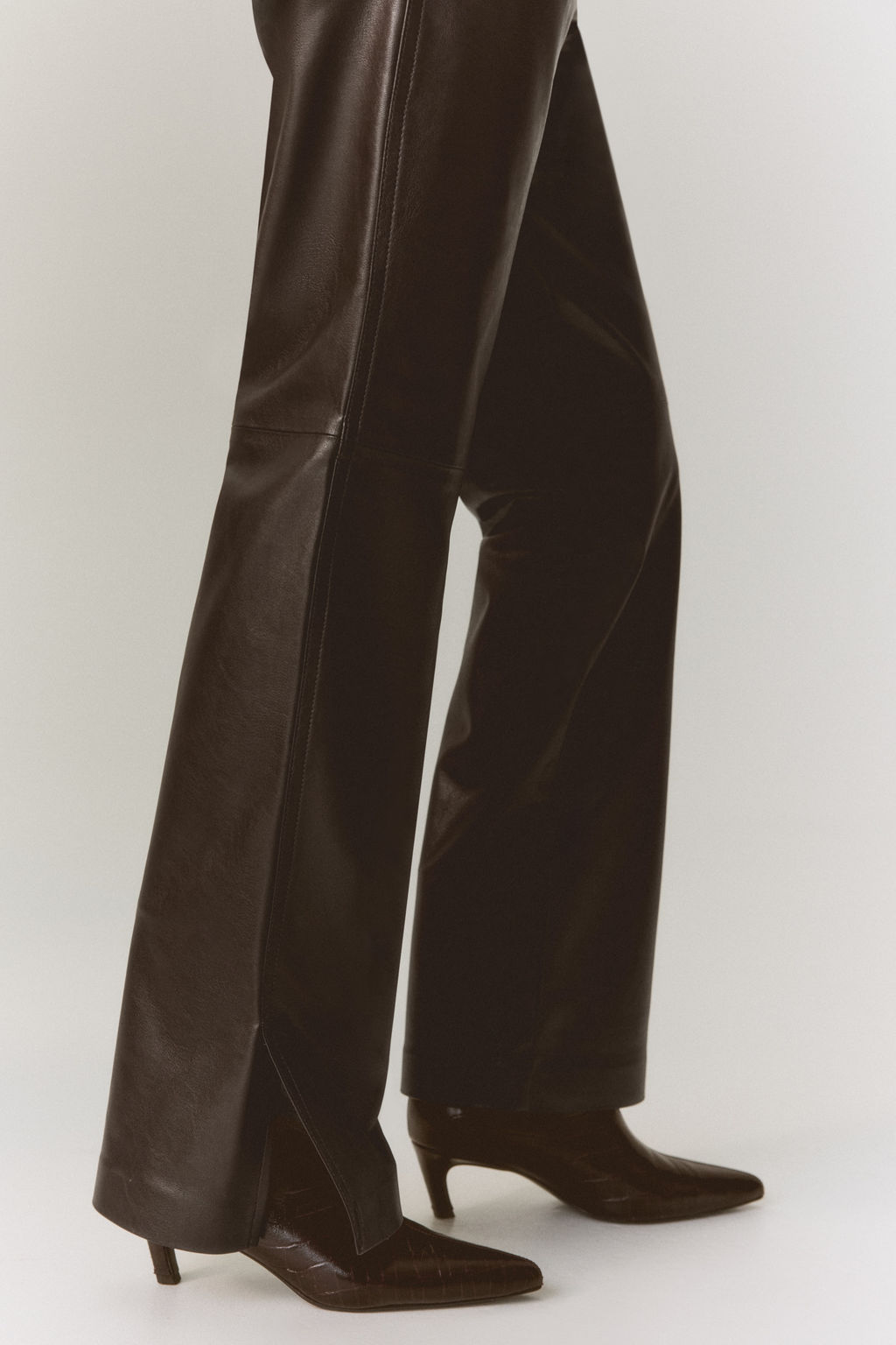 Pantal?n bootcut en tejido revestido - H&m фото 2