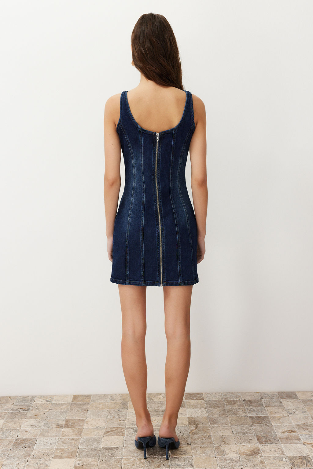 TRENDYOLMILLA Mavi Dikis Detayl? Fitted/Vucuda Oturan Mini Denim Elbise TWOSS24EL00284  фото 6