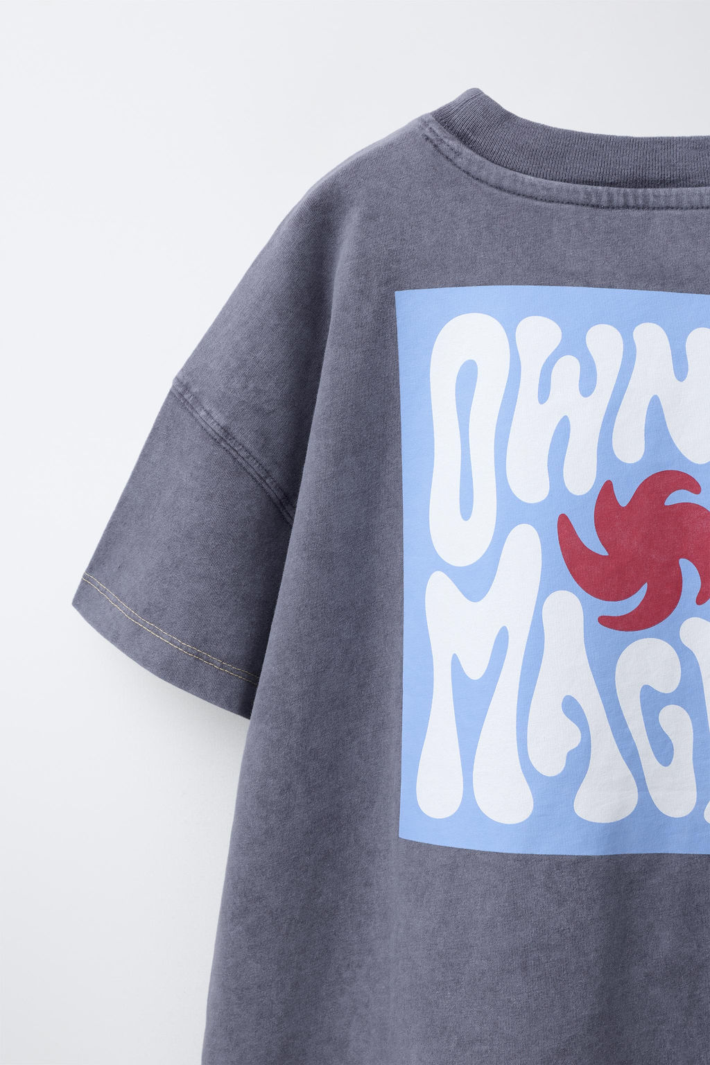 CAMISETA ESTAMPADO BOLSILLO EFECTO LAVADO / Gris antracita - Zara фото 4