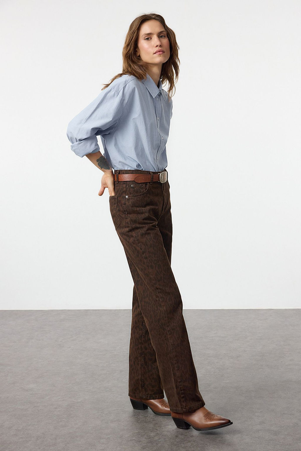 TRENDYOLMILLA Cok Renkli Leopar Desenli Kahverengi Yuksek Bel Wide Leg Jeans TWOAW25JE00260  фото 2