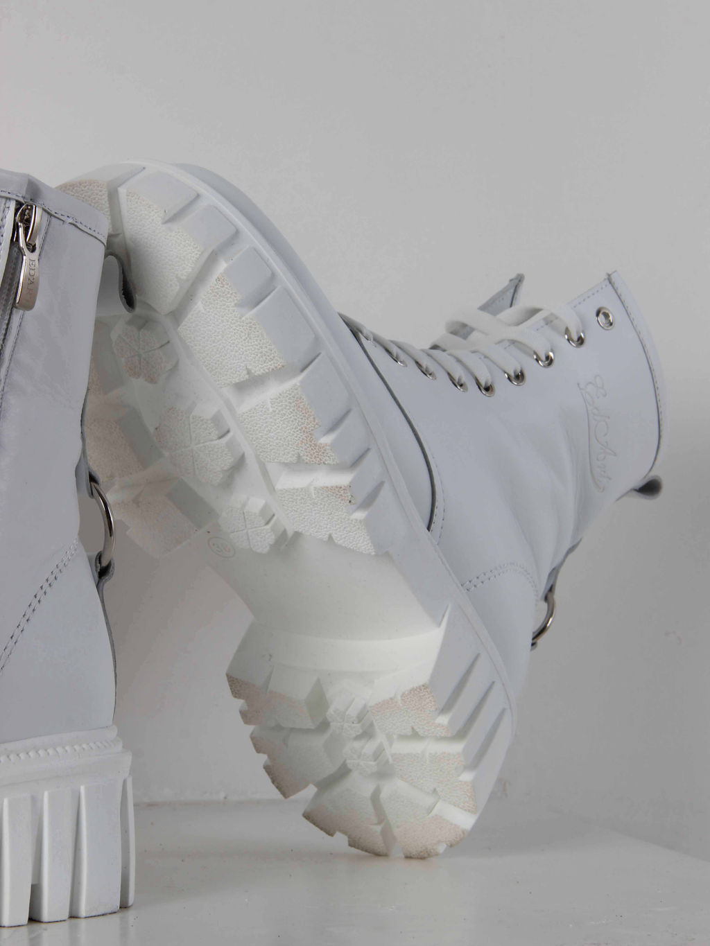 Ботинки 329.21153w. белые/Шерсть