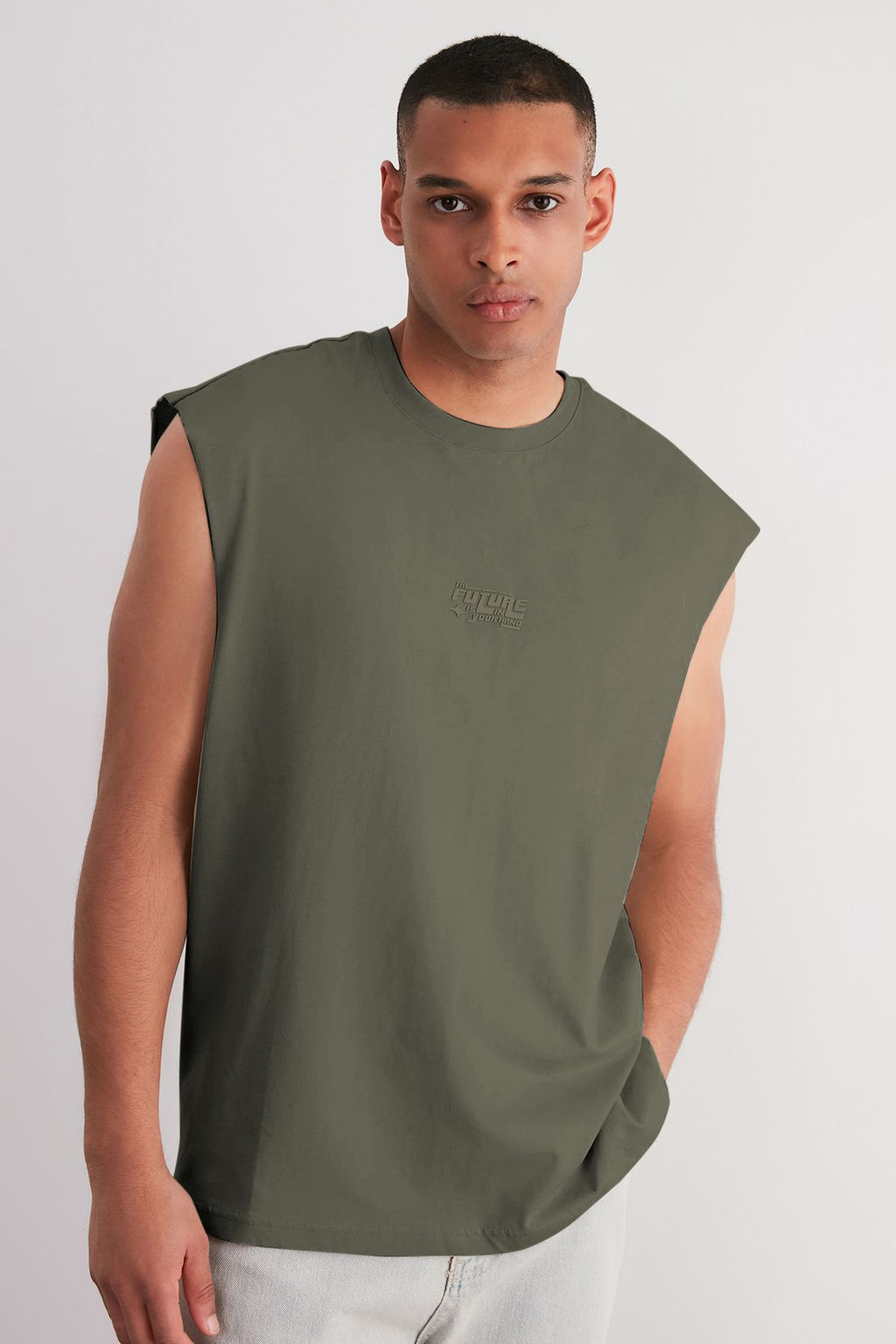 Gri Oversize/Genis Kesim Kabar?k Yaz? Bask?l? Etiketli S?f?r Kol T-Shirt/Atlet TMNSS24AL00005