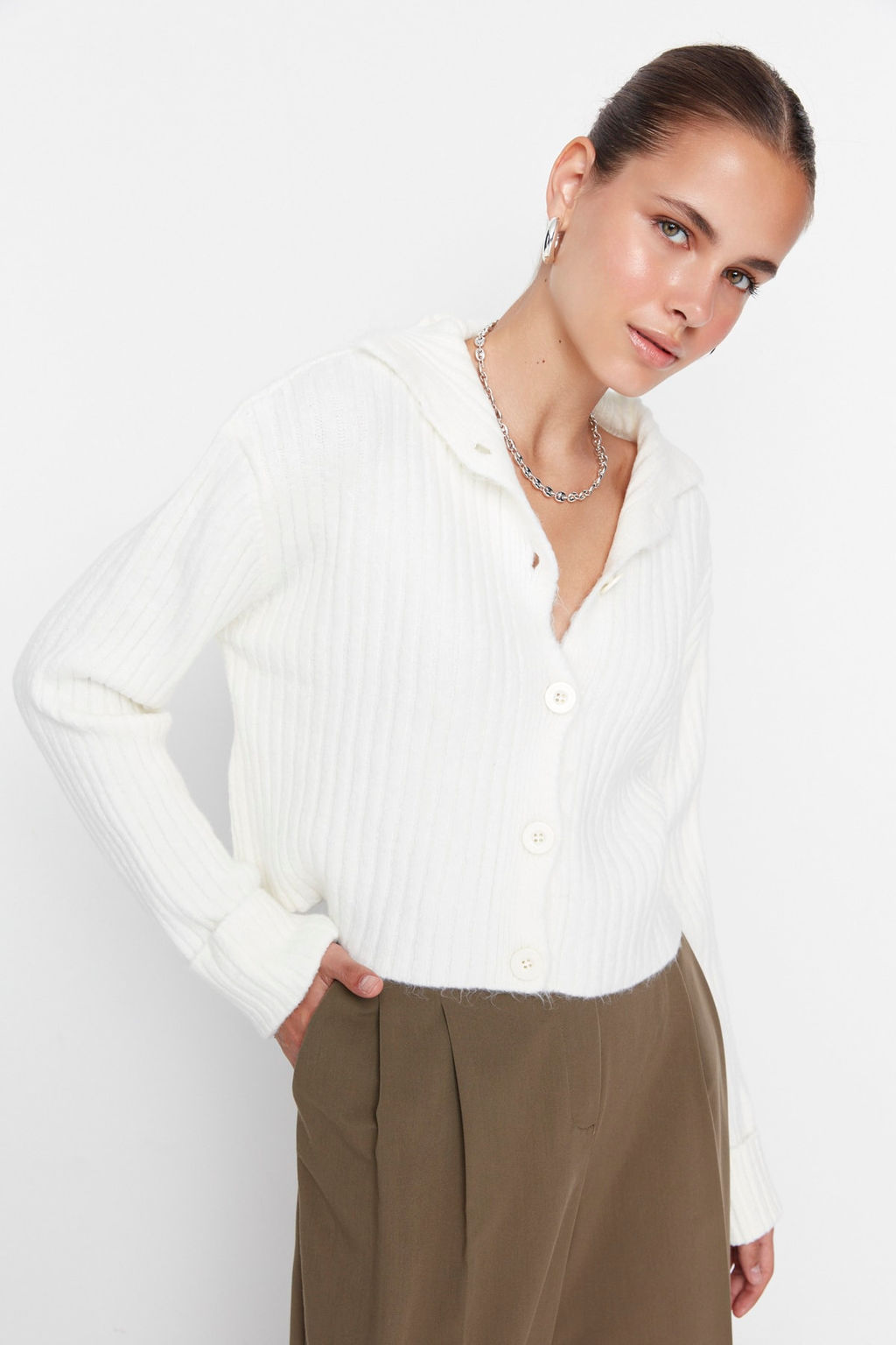 Ekru Crop Yumusak Dokulu Dik Yaka Triko H?rka TWOAW22HI0174