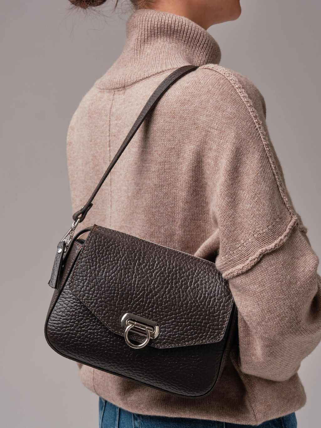 Женская сумка кросс-боди Azaro 3684 темно-коричневый соло