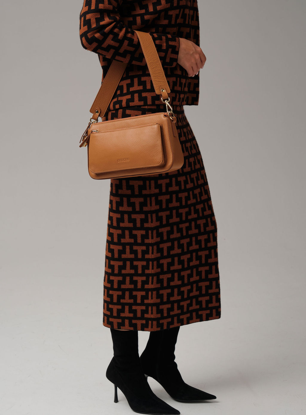 Кожаная сумка Deboro 31075 коричневый лист