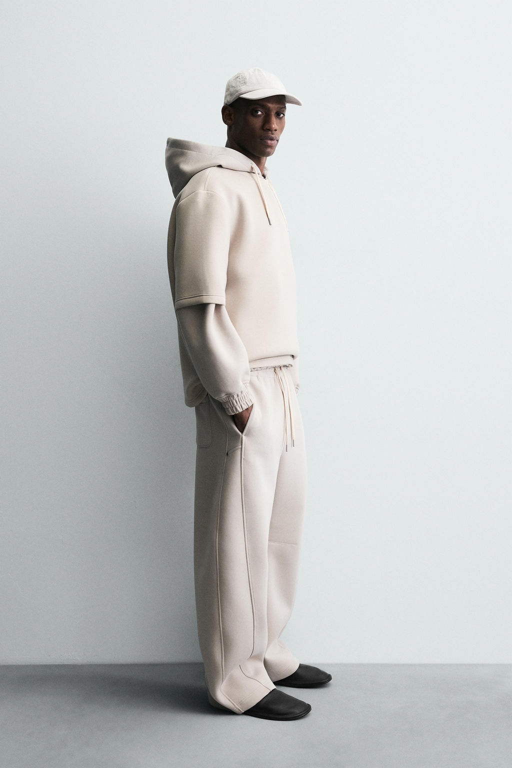 NEOPRENE-EFFECT BALLOON FIT TROUSERS - Zara фото 14