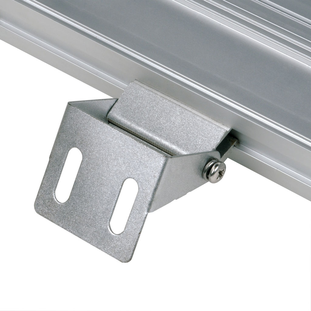 ULF-L52-18W/6400K/L100 220V IP65 SILVER Прожектор светодиодный линейный, 1000мм. Дневной свет (6400К). 2500Лм. Алюминий. TM Uniel