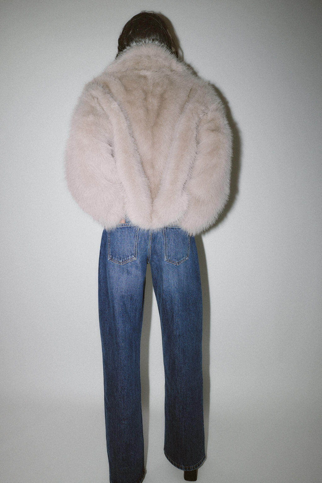 SHORT FAUX FUR COAT WITH TOGGLES - Zara фото 6