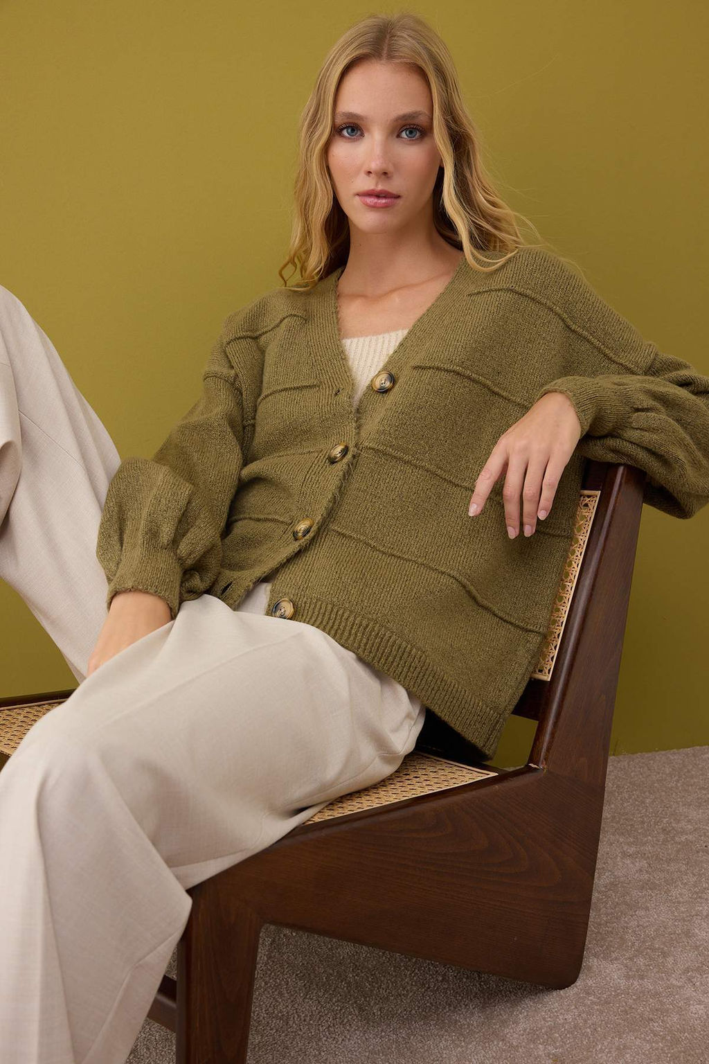 Haki Yumusak Dokulu Genis Kal?p Triko H?rka TWOAW26HI00206