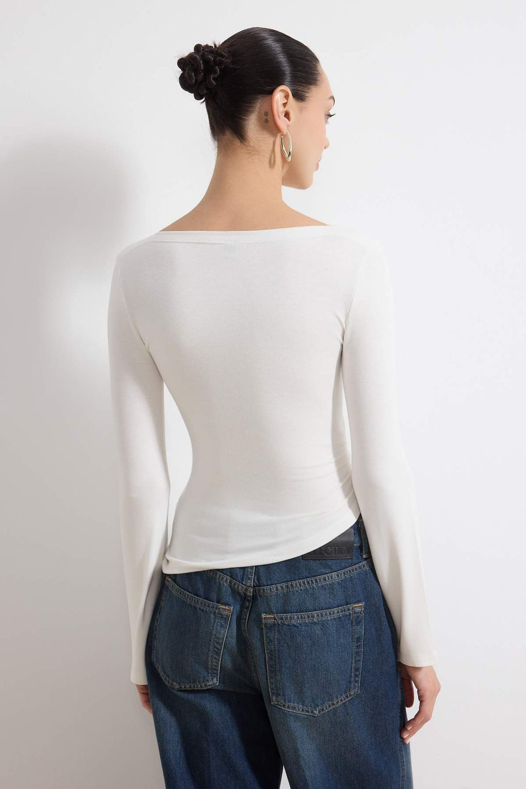 Ekru Fitted/Vucuda Oturan Kay?k Yaka Uzun Kollu Premium Yumusak Orme Bluz TWOSS26BZ00343 - Trendyolmilla фото 4