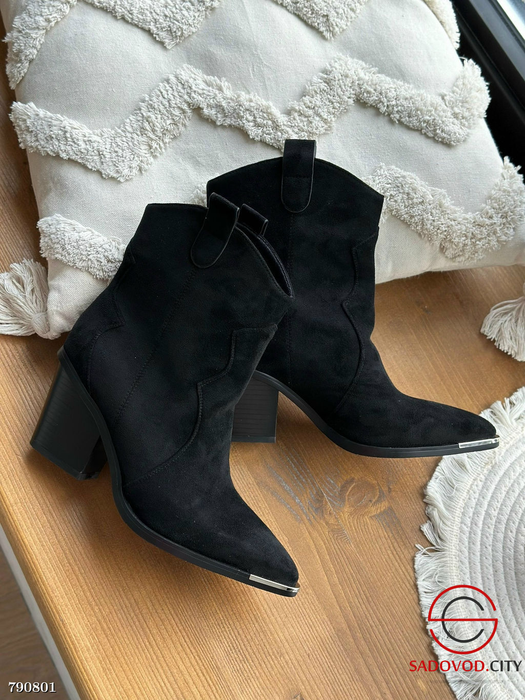 Женские осенние сапоги Казаки