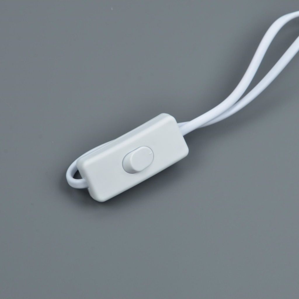 UCX-PT3/L10-300/B WHITE 1 STICKER Провод для подключения светильника ULI-P* к сети 220В. 300 см, 3 контакта, с кнопкой включения. Белый. ТМ Uniel