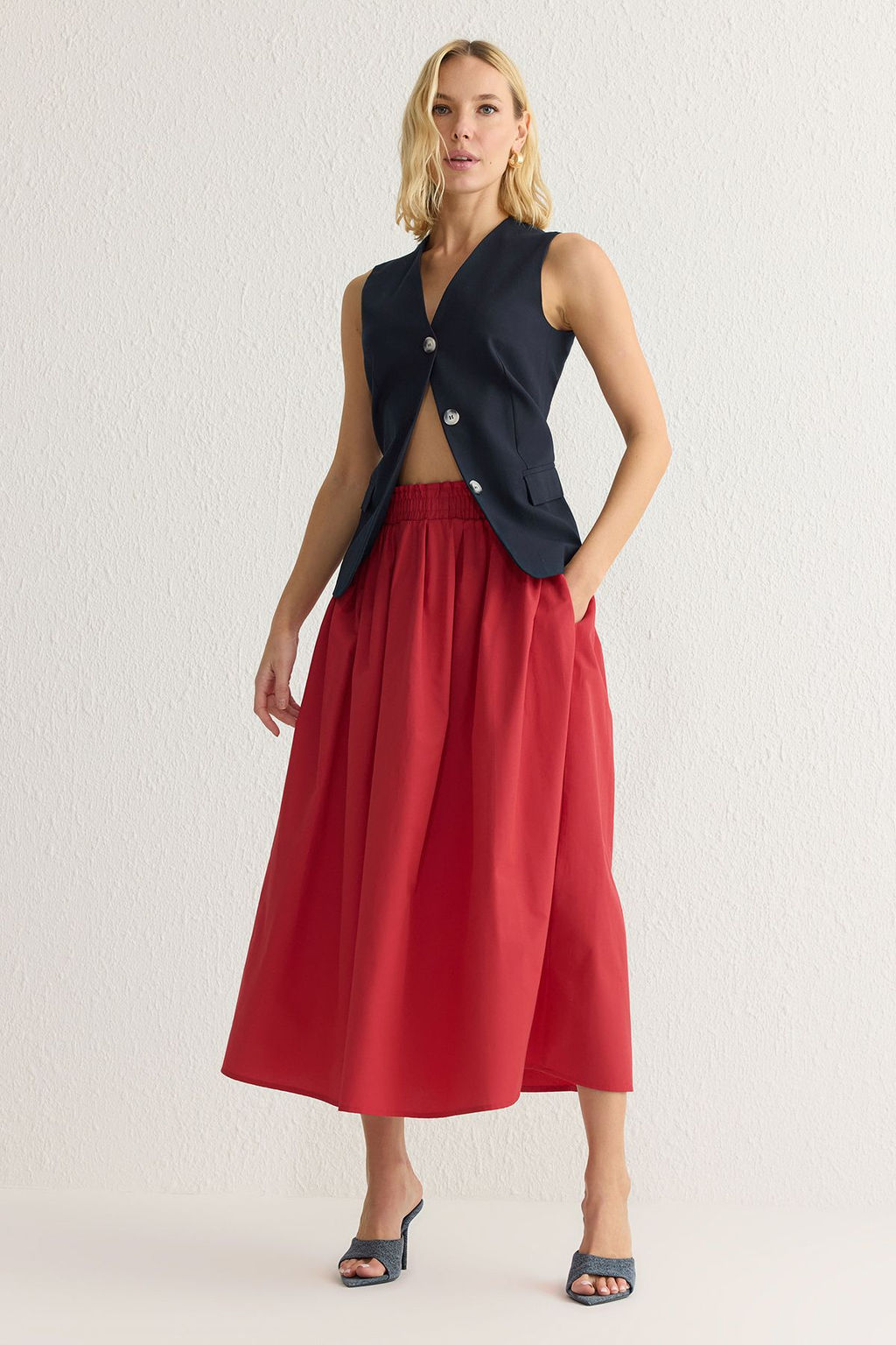 TRENDYOLMILLA Beyaz Klos Maxi Beli Lastikli Dokuma Etek TWOSS25ET00017