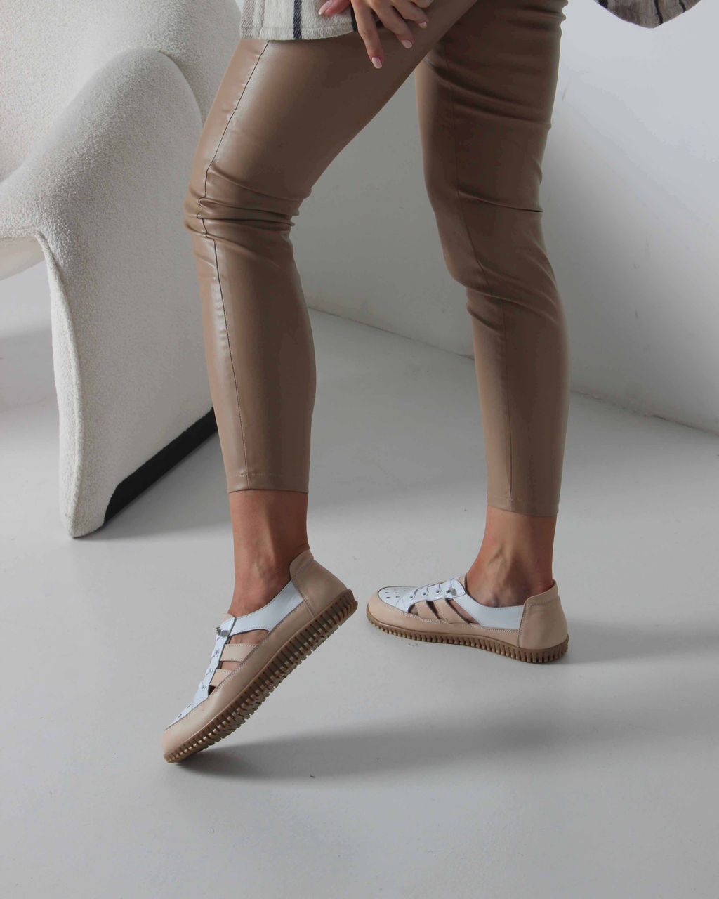 Слипоны 165.8000be. белый-бежевый