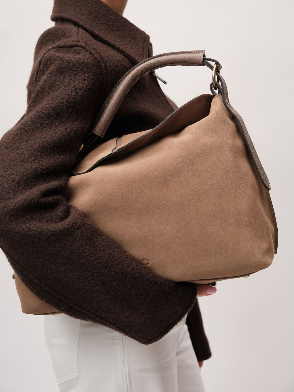 Замшевая сумка Andrea DBR 31374 серо-коричневый  фото 4