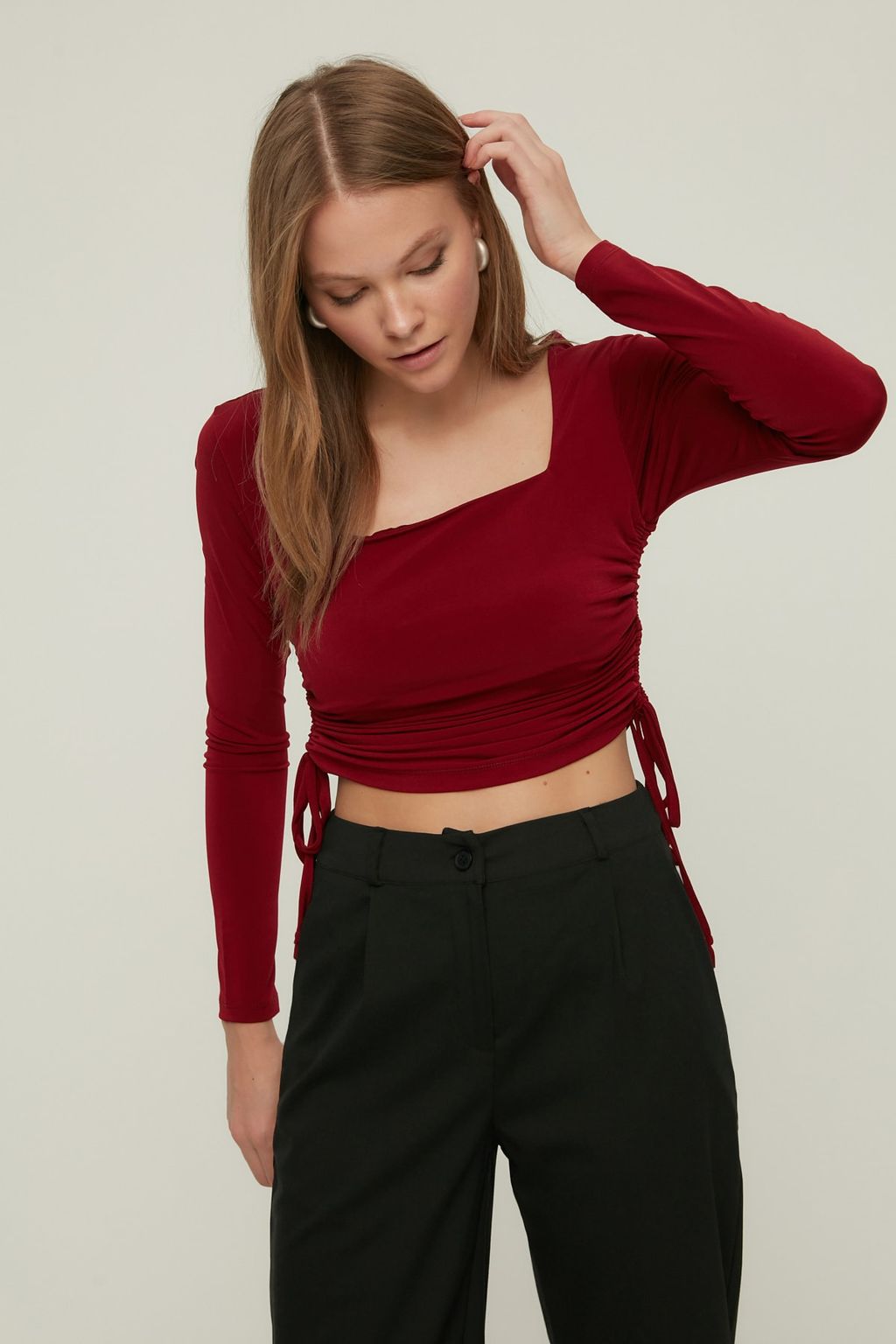 Trendyolmilla Lacivert Kare Yaka Buzgu Detayl? Fitted/Vucuda Oturan Crop Esnek Orme Bluz TWOAW22BZ0263