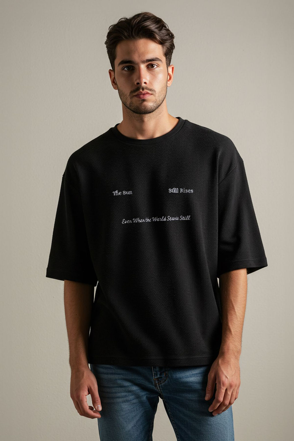 TRENDYOL MAN Siyah Oversize/Genis Kesim Nak?sl? Dokulu T-Shirt TMNSS25TS00129
