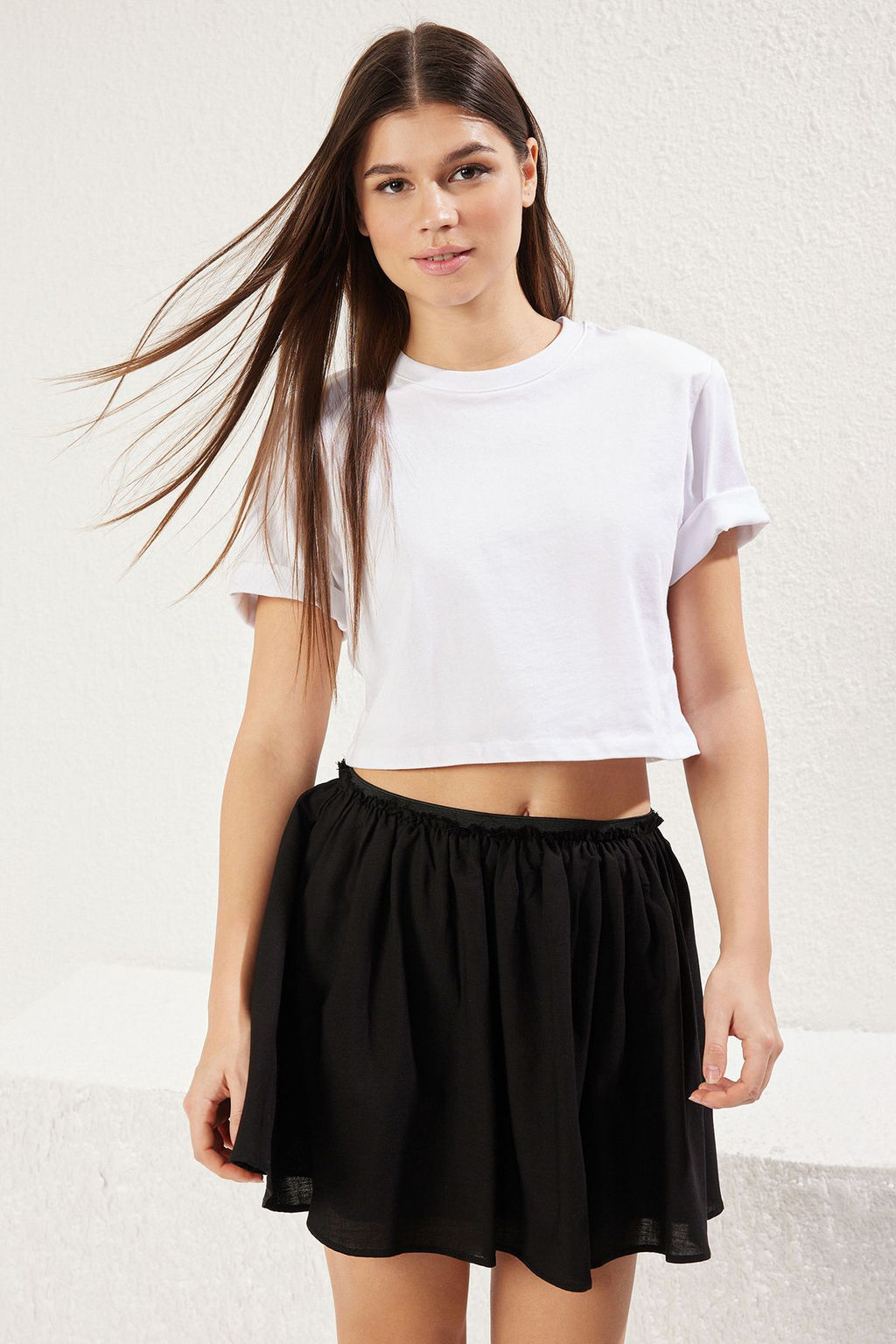 TRENDYOLMILLA Siyah Keten Gorunumlu Mini Klos Dokuma Etek TWOSS25ET00055 фото 3