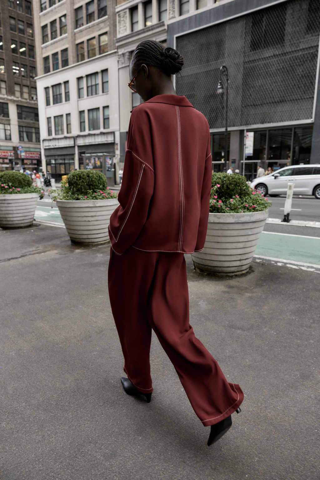 WIDE-LEG TROUSERS WITH CONTRAST TOPSTITCHING