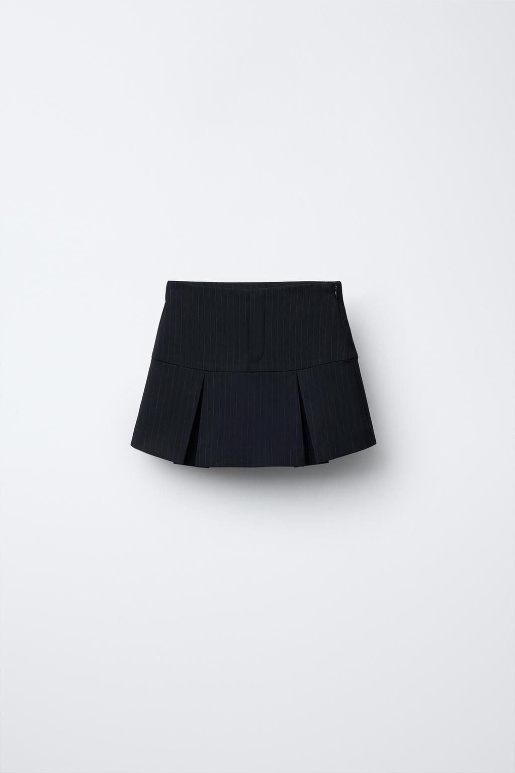 PINSTRIPE BERMUDA SKORT