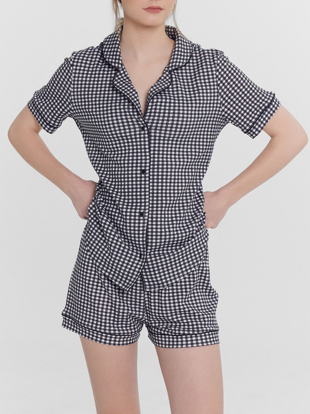 КОМПЛЕКТ ЖЕНСКИЙ (ЖАКЕТ, ШОРТЫ) черная клетка на белом 592478