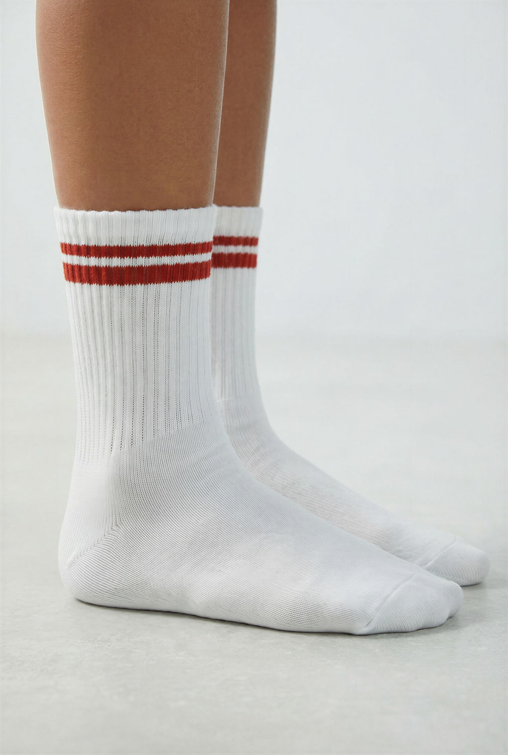 PACK TRES CALCETINES MEDIO RAYAS DEPORTIVAS / Blanco - Zara фото 2